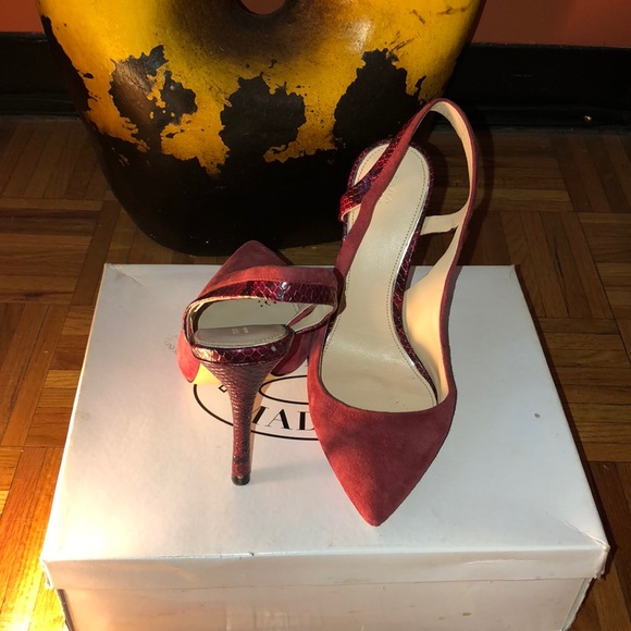 Burgundy heels - Picture 5 of 5